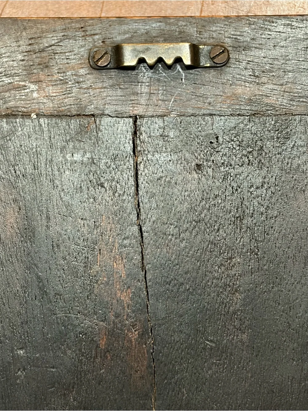 Vintage- 🖤 Set of 2 wall plaques featuring a Cast-Iron Skeleton Key- Heavy Wood